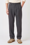 Pantalone Wide Fit a Due Pinces con Fibbie Laterali