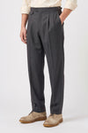 Pantalone Wide Fit a Due Pinces con Fibbie Laterali